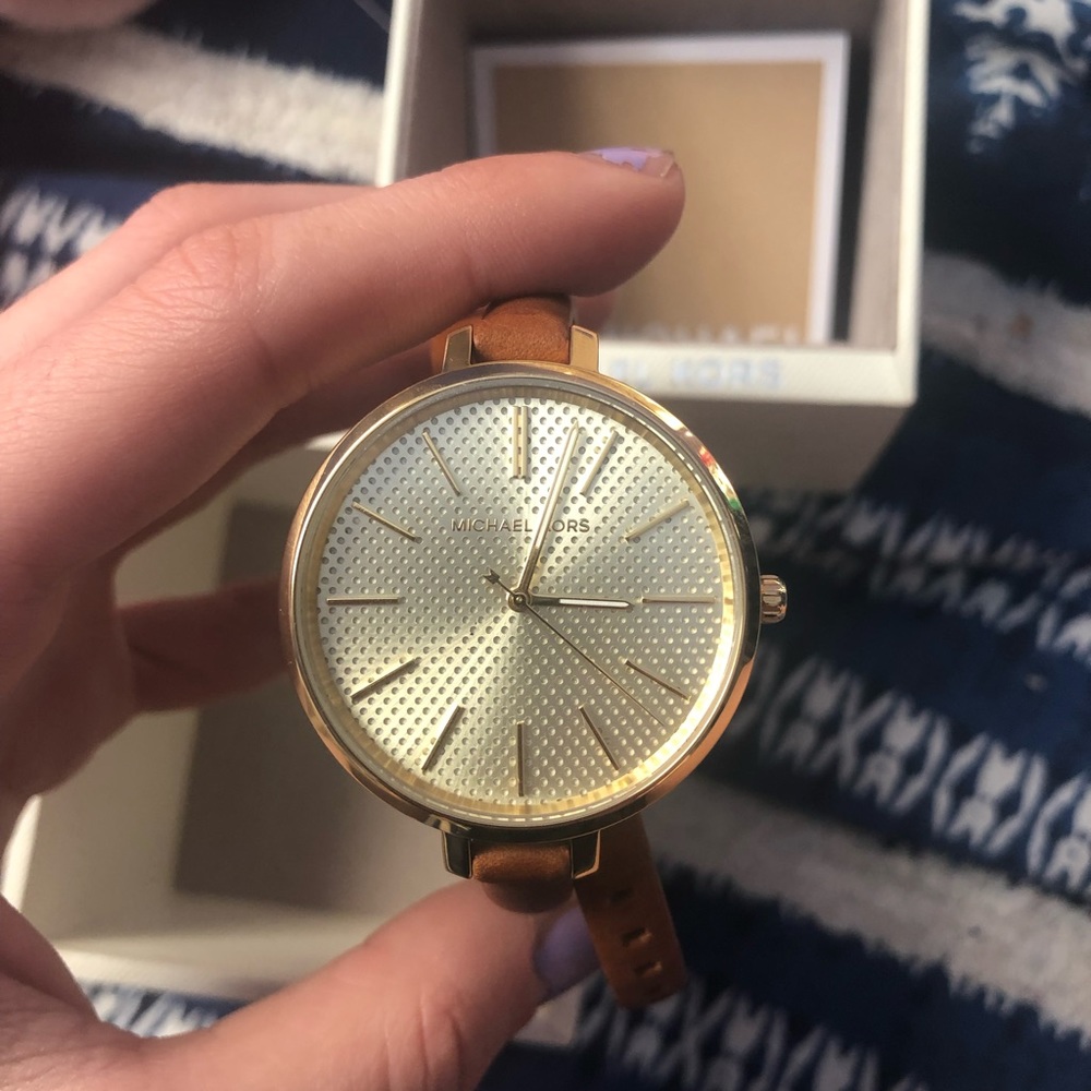 Brand new beautiful Michael Kors leather watch!! - Picture 3 of 4
